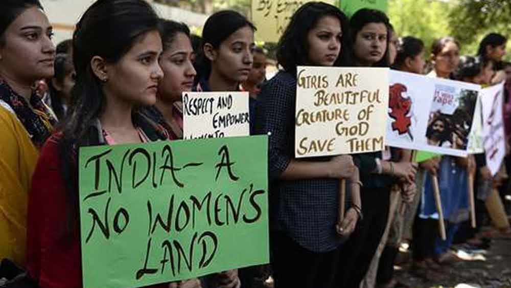 হয়েছেও তাই। এত বড় আন্দোলনে অনেক নামজাদা মানুষের নাম উঠে এসেছে। নেটমাধ্যমে তাঁদের ধিক্কার জানানো হয়েছে। কিন্তু শেষমেশ এই সমস্যার সমাধানের উপায় নিয়ে কেউ ভাবেননি। তাই সময়ের সঙ্গে সবই ধামাচাপা পড়ে গিয়েছে।