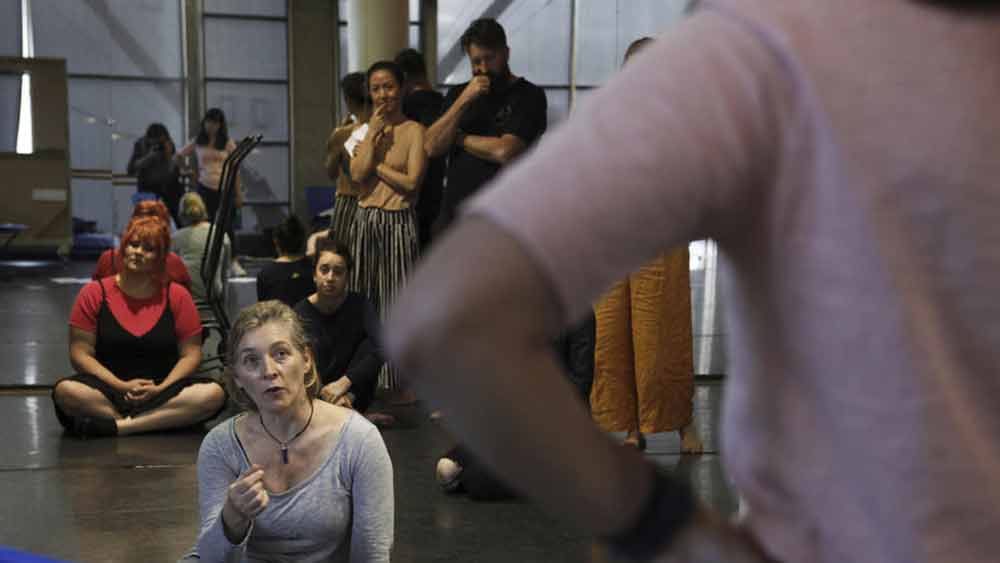 ২০১৮ সালের অক্টোবর মাসে এইচবিও তাদের চ্যানেলের সমস্ত ঘনিষ্ঠ দৃশ্যের জন্য একজন বিশেষ প্রশিক্ষণ প্রাপ্তের নিয়োগ বাধ্যতামূলক করে দেয়।