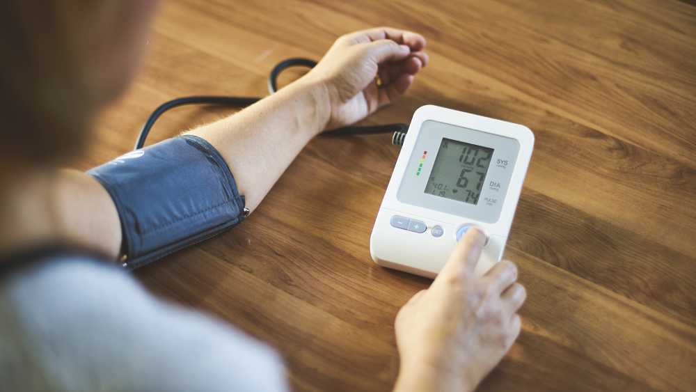 রক্তচাপ মাপার সময়ে কয়েকটি নিয়ম মনে রাখতে হবে।