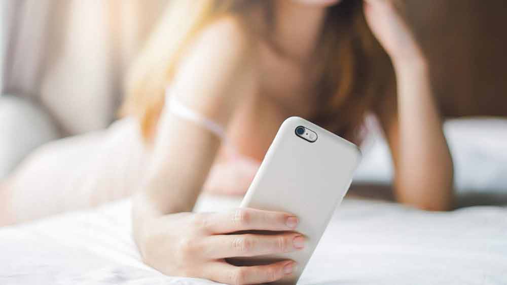 সাধারণত ইনস্টাগ্রাম, ফেসবুক বা টিক টকের মতো নেটমাধ্যমে সবরকম ছবি বা ভিডিয়ো পোস্ট করা যায় না। কখনও নগ্নতা, কখনও বর্ণ বৈষম্য, আরও নানারকম কারণের কড়াকড়িতে বাতিল হয়ে যায়। সে সব পোস্ট জায়গা পায় এই ওয়েবসাইটে।