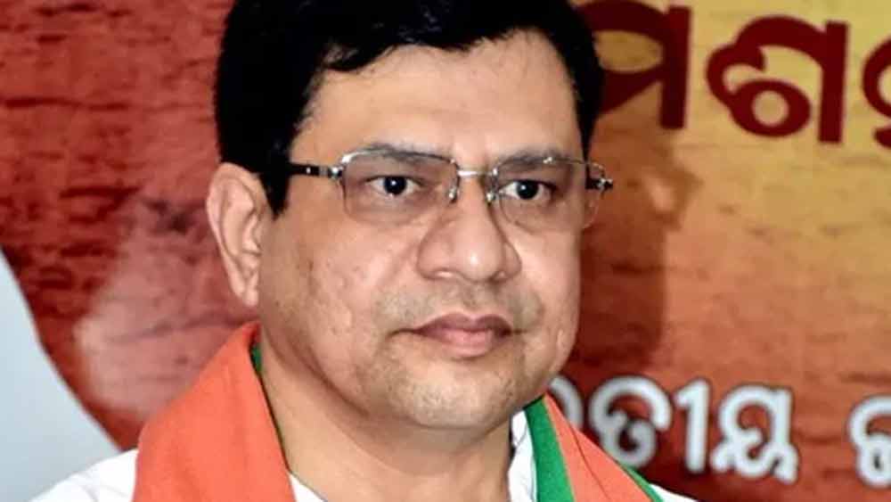 সেখান থেকেই মূলত সরাসরি রাজনীতির যাত্রা শুরু তাঁর। তবে কর্মজীবনে বরাবরই বিজেপি-র সুনজরে ছিলেন তিনি।