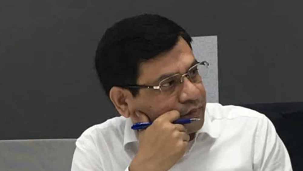 ১৯৯৪ সালে সারা ভারতে ২৭ র‌্যাঙ্ক করেন তিনি। তবে আইএএস হয়েও পড়াশোনায় ইতি টানেননি তিনি। আইএএস থাকাকালীনই আবার আমেরিকার হোয়ারটন স্কুল থেকে এমবিএ করেন।