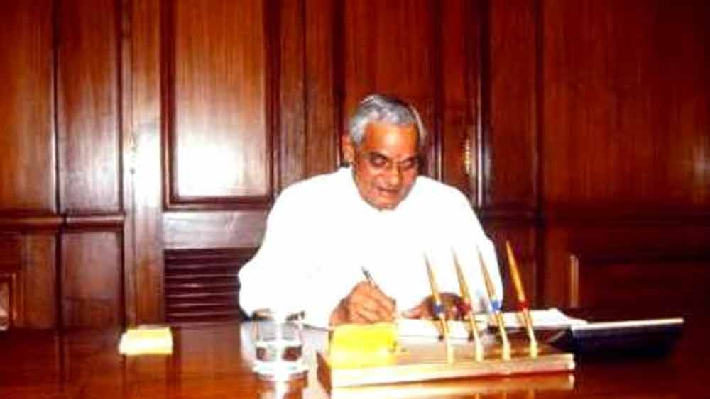 ২০০৩ সাল পর্যন্ত ওড়িশায় ছিলেন তিনি। আইএএস হিসাবে বালেশ্বর এবং কটকের দায়িত্ব সামলেছেন। এর পর তাঁকে প্রাক্তন প্রধানমন্ত্রী অটলবিহারী বাজপেয়ীর ডেপুটি সেক্রেটারি হিসাবে নিয়োগ করা হয়। ২০০৪ সালে বাজপেয়ীর ব্যক্তিগত সচিবও করা হয় তাঁকে।