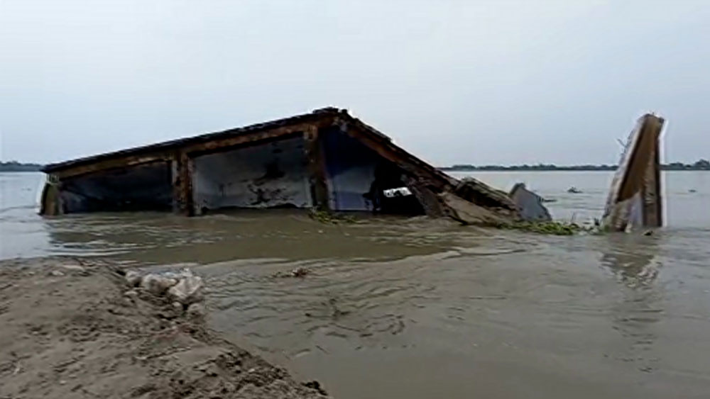 Locals in Balabhut come forward to build dam for saving their lands fron river erosion and flood dgtld
