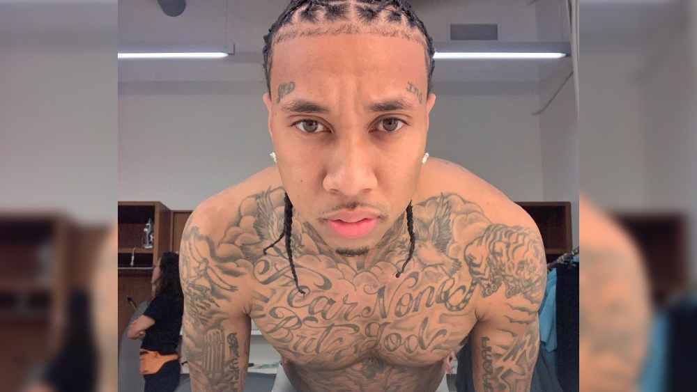 বিখ্যাত র‌্যাপ গায়ক তিগা-ও এখানে নিজের ছবি, ভিডিয়ো দেন। বদলে মাসে ৭০ লক্ষ ডলার আয় করেন তিনি।