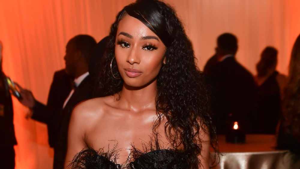 তবে এই সব তারকা কোনও প্রাপ্তবয়স্ক ছবি বা ভিডিয়ো শেয়ার করেন না। এক সদস্য আমেরিকার আর এক র‌্যাপ গায়িকা রুবি রোজ জানিয়েছেন, ‘‘যাঁরা ভাবেন এই ওয়েবসাইট শুধুমাত্র প্রাপ্তবয়স্ত ছবি বা ভিডিয়ো ভাগ করে নেওয়ার জায়গা, তাঁরা ভুল ভাবছেন। এখানে আমরা ব্যক্তিগত স্তরে নানা বিষয়বস্তু ভাগ করে নিই ঠিকই, তবে সেগুলো কখনওই প্রাপ্তবয়স্ক নয়। আমরা কি হোয়াটসঅ্যাপ বা স্ন্যাপচ্যাটে  শুধু নগ্নতা শেয়ার করি? তা তো নয়। কিন্তু এই ওয়েবসাইটটি নিয়ে সাধারণ মানুষের ভাবনা কিছুটা তেমনই দাঁড়াচ্ছে।’’