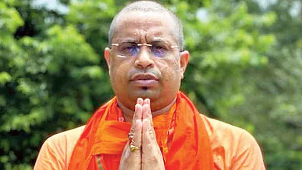 ন্যাড়া হয়ে বা হতে চেয়েও দলকে অস্বস্তিতে ফেলেছেন সৌমিত্র।