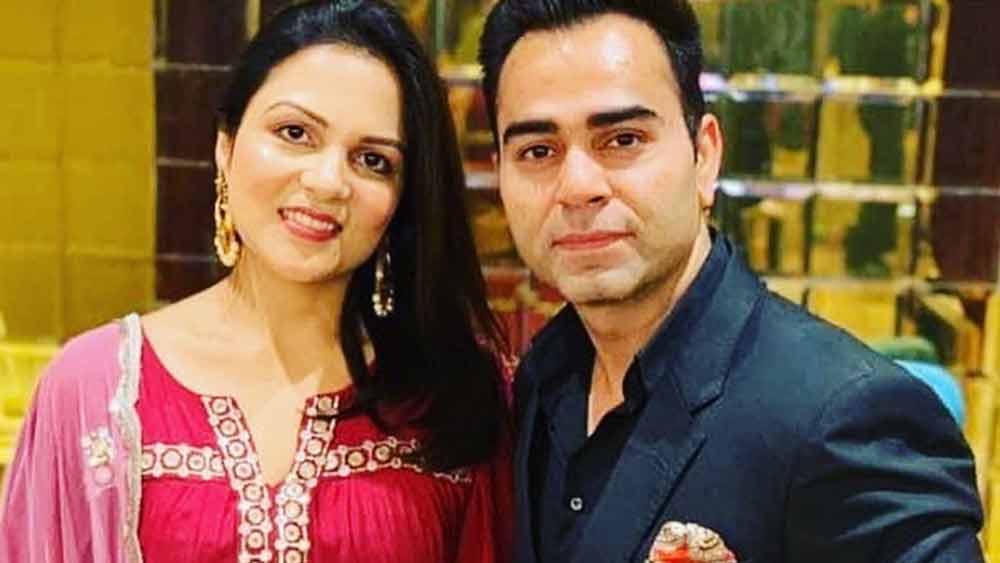 তাঁর নাম চেতনা কোহালী। অনুষ্কার মতো হয়তো গ্ল্যামার জগতের সঙ্গে তিনি যুক্ত নন। কিন্তু তা সত্ত্বেও তাঁর গ্ল্যামার চোখে পড়ার মতোই।