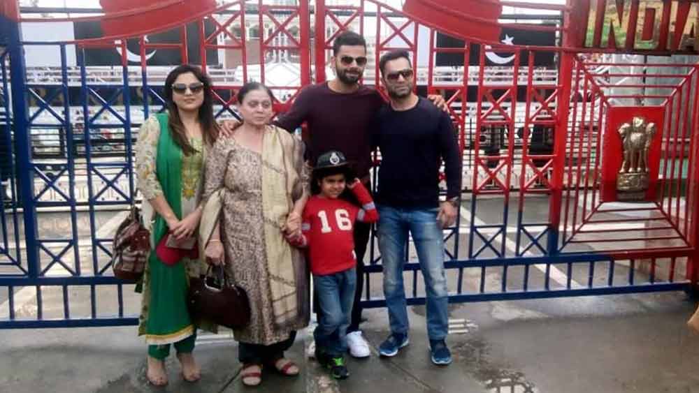 চেতনা নেটমাধ্যমে খুবই সক্রিয়। রোজই নিয়ম করে কিছু না কিছু পোস্ট করে থাকেন।