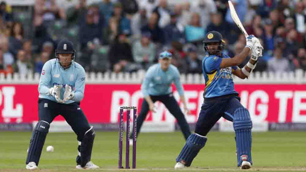 ইংল্যান্ডের বিরুদ্ধে শনাকা।