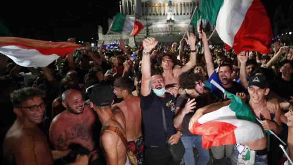 ইটালির সমর্থকরা।