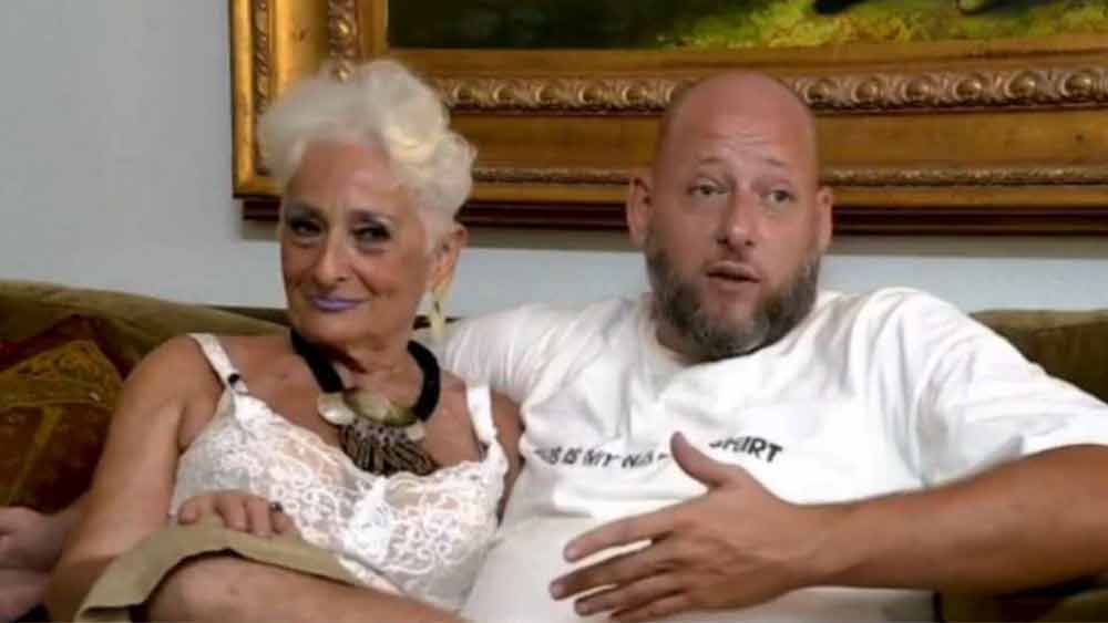 তাঁর আগের প্রেমিকের বয়স ছিল ৩৯। তার সঙ্গে হ্যাটির সম্পর্ক কিছুটা দীর্ঘ হয়েছিল। সেই সম্পর্কে সম্প্রতি ছেদ পড়েছে। এখন তাই নতুন প্রেমের খোঁজ করছেন হ্যাটি। 