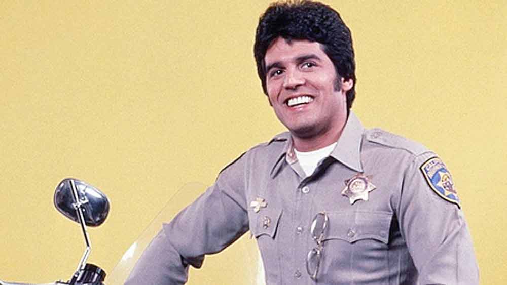 এরিক এসট্রাডা: পুরো নাম হেনরি এরিক এসট্রাডা। ১৯৭৭-এর ‘চিপস’-এ হাইওয়ে পেট্রলিং পুলিশ অফিসারের চরিত্রে অভিনয় করে জনপ্রিয় হয়েছিলেন তিনি। পরবর্তীকালে বাস্তব জীবনেও এরিক একজন পুলিশ হিসাবেই কাজে যোগ দেন। এখন তাঁর বয়স ৭২ বছর।