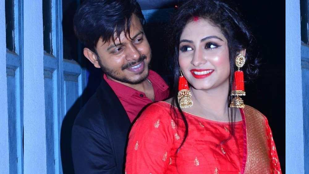 স্বামী সুবানের সঙ্গে তিয়াসা।