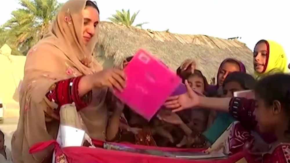 তার উপর অতিমারিতে একেবারেই ভেঙে পড়েছে এই জেলার শিক্ষা ব্যবস্থা। সেই ২০২০ সাল থেকেই জেলার সমস্ত স্কুল বন্ধ।