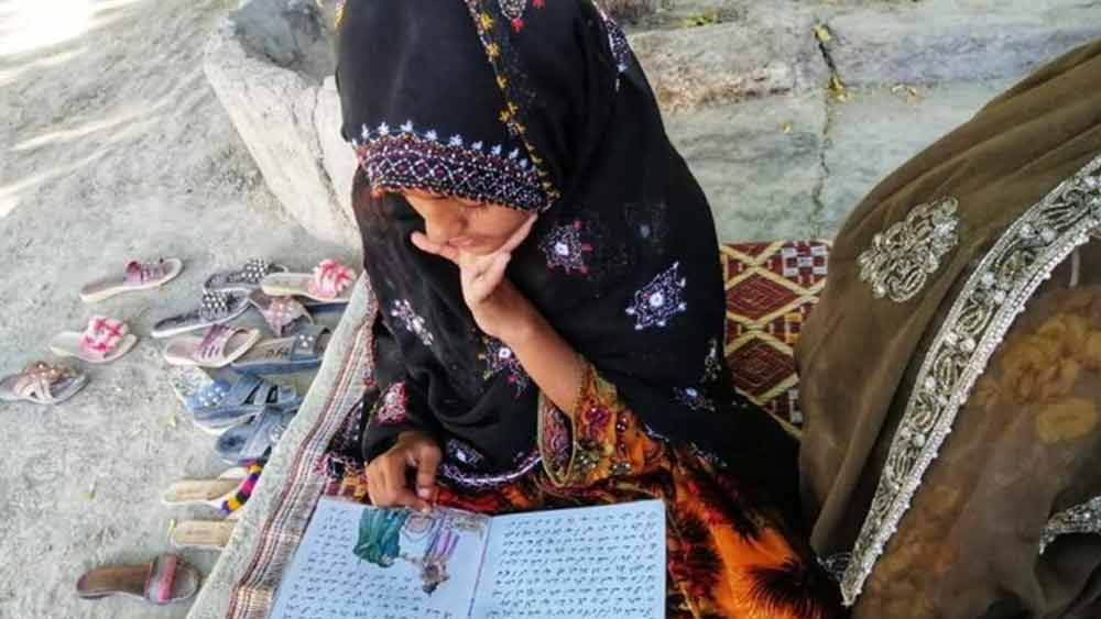 রহিমারা এর নাম দিয়েছেন ‘ক্যামেল লাইব্রেরি প্রোজেক্ট’। রহিমাদের এই অভিনব পরিকল্পনা বাস্তবায়িত করতে এগিয়ে এসেছে বালুচের আরও দু’টি স্বেচ্ছাসেবী সংস্থা— ‘ফিমেল এডুকেশন ট্রাস্ট’ এবং ‘আলিফ লায়লা বুক বাস সোসাইটি’। গত ৩৬ বছর ধরে বালুচিস্তানের প্রত্যন্ত এলাকায় শিক্ষা পৌঁছনোর কাজ করে এই দুই সংস্থা।