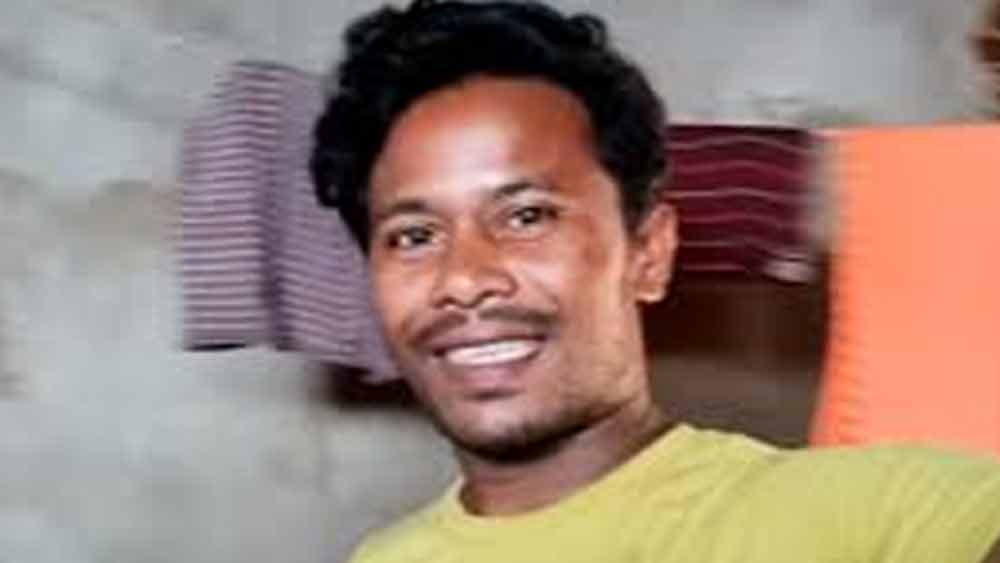 সারা দিন কাজ আর কাজ শেষে বাড়ি ফেরা। এর বাইরে নতুন করে জীবন নিয়ে ভাবার অবকাশ তাঁর ছিল না। বা বলা ভাল হয়তো কখনও ভাবার কথা মনেও হয়নি তাঁর।