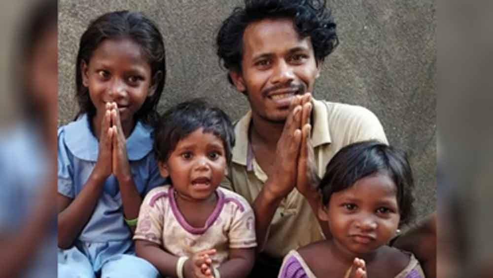 স্ত্রী এবং ছেলে-মেয়ে নিয়ে দিনমজুরি করে কোনওক্রমে দিন কাটাতেন আইজ্যাক। নামমাত্র উপার্জনে বেশির ভাগ দিন শুধু ভাত খেয়েই কাটাতে হত তাঁদের।