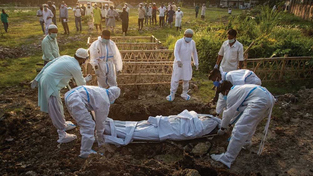 মৃতদের করোনা পরীক্ষা হয়েছিল কি না, সে ব্যাপারে কোনও তথ্য নেই। 