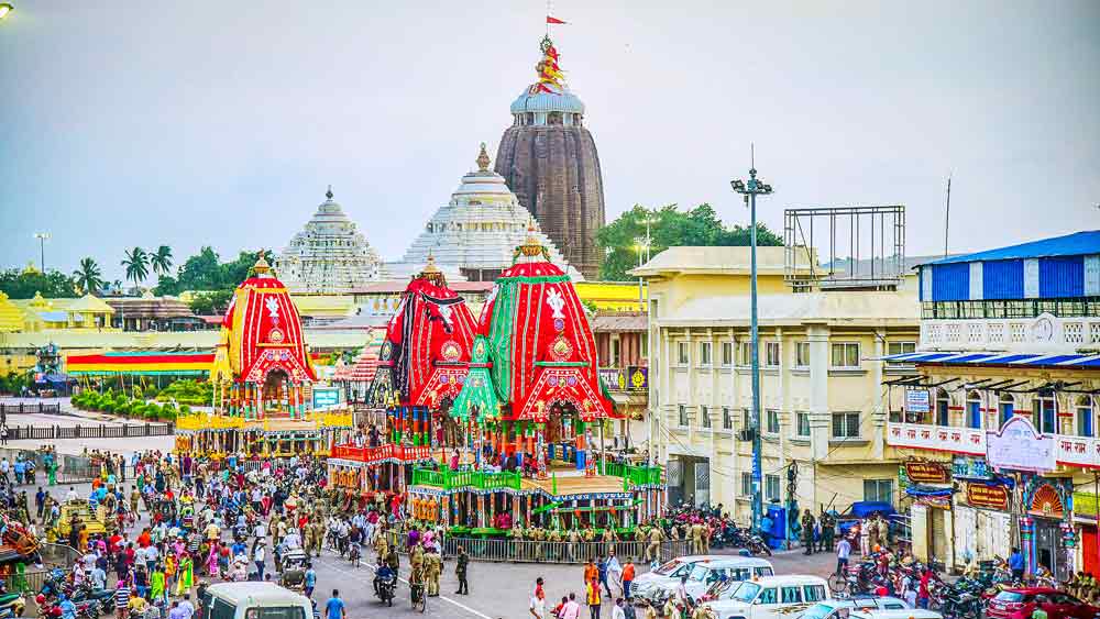 রথযাত্রার আগে চলছে শেষ মুহূর্তের সাজসজ্জা। শনিবার পুরীতে। 