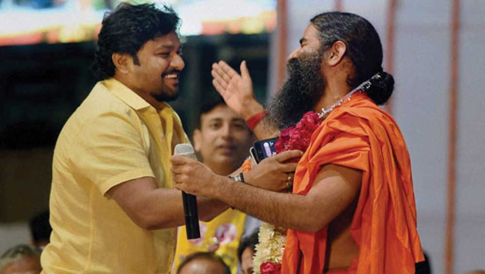 নেপথ্যগায়ক বাবুলের জাতীয় রাজনীতিতে আগমনের নেপথ্যে ছিলেন রামদেব।