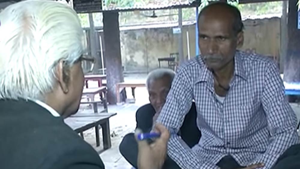 তিনি হলেন আচার্য শ্যাম উপাধ্যায়। আদালতের কোনও আবেদনপত্র পূরণ করা হোক। লিখিত বয়ান জমা দেওয়া থেকে শুরু করে এজলাসে দাঁড়িয়ে লড়াই— সংস্কৃত ছাড়া আর কোনও ভাষা তিনি ব্যবহার করেন না।