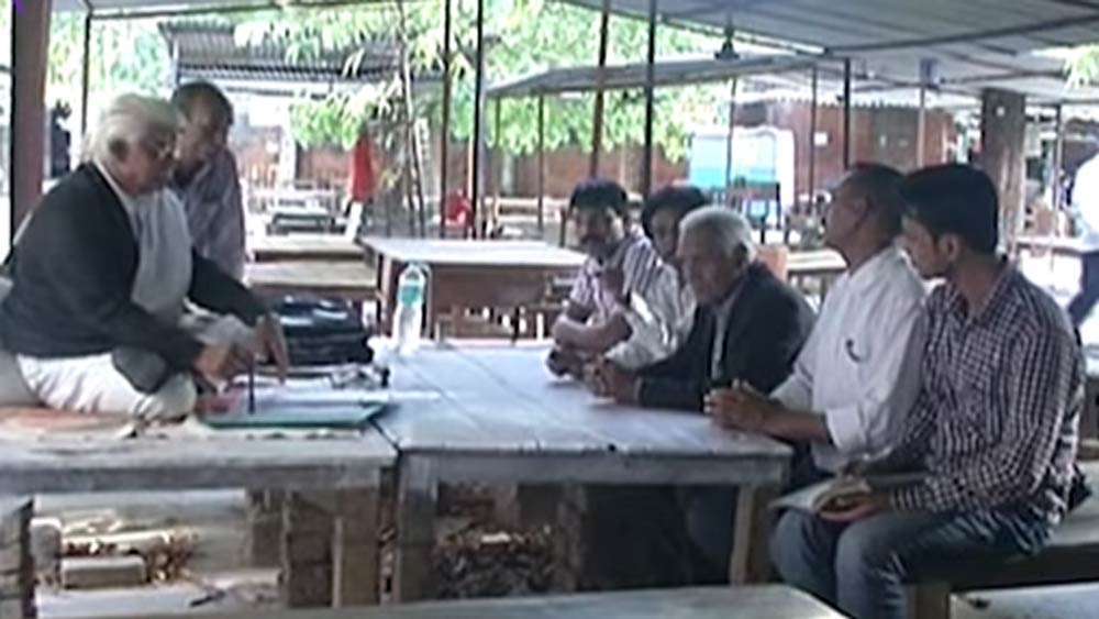 ১৯৭৮ সাল থেকে তিনি আইনজীবীর হিসাবে কাজ শুরু করেন। সংস্কৃতে আচার্য উপাধিপ্রাপ্ত এবং সংস্কৃত ভাষায় পরীক্ষা দিয়েই আইন পাশ করেন শ্যাম।