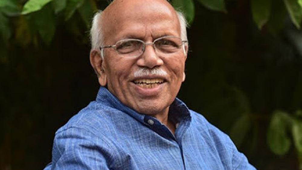 আইন নিয়ে পড়াশোনা শুরু করার আগে বাবা বারবার সতর্ক করেছিলেন যে, দেশের আদালত সংস্কৃত ভাষা গ্রাহ্য করবে না। তা সত্ত্বেও তিনি সংস্কৃতেই পড়াশোনা করেন এবং দেশের একমাত্র সংস্কৃত ভাষার আইনজীবী হয়ে নজির তৈরি করেন।