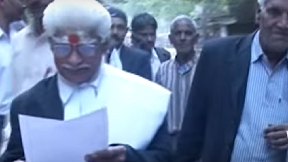 বাবার কথাগুলো সেই মানুষগুলোর মাথার উপর দিয়ে গিয়েছিল। কিন্তু শ্যামের মনে গেঁথে গিয়েছিল সে দিন থেকেই। সংস্কৃতকে বাঁচিয়ে রাখার জন্য সেই দিন থেকেই দৃঢ়প্রতিজ্ঞ হয়ে ওঠেন তিনি।