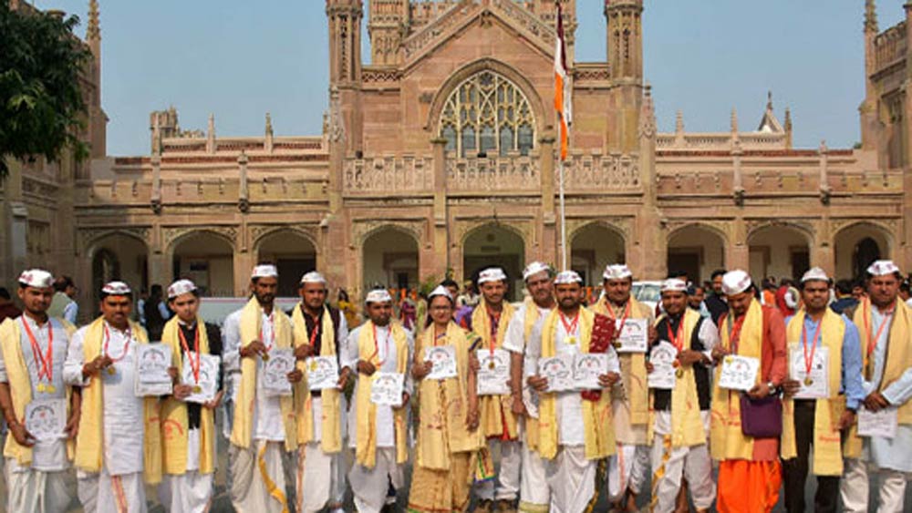 পরবর্তীকালে সংস্কৃত নিয়ে পড়াশোনা করেছেন। সম্পূর্ণানন্দ সংস্কৃত বিশ্ববিদ্যালয় থেকে বৌদ্ধ দর্শনশাস্ত্র নিয়ে পড়াশোনা করে আচার্য হয়েছেন।