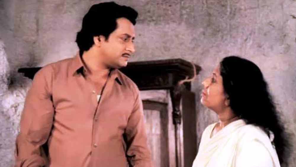 ‘গুরুদক্ষিণা’ ছবিতে রঞ্জিত মল্লিকের সঙ্গে জয়শ্রী মুখোপাধ্যায়