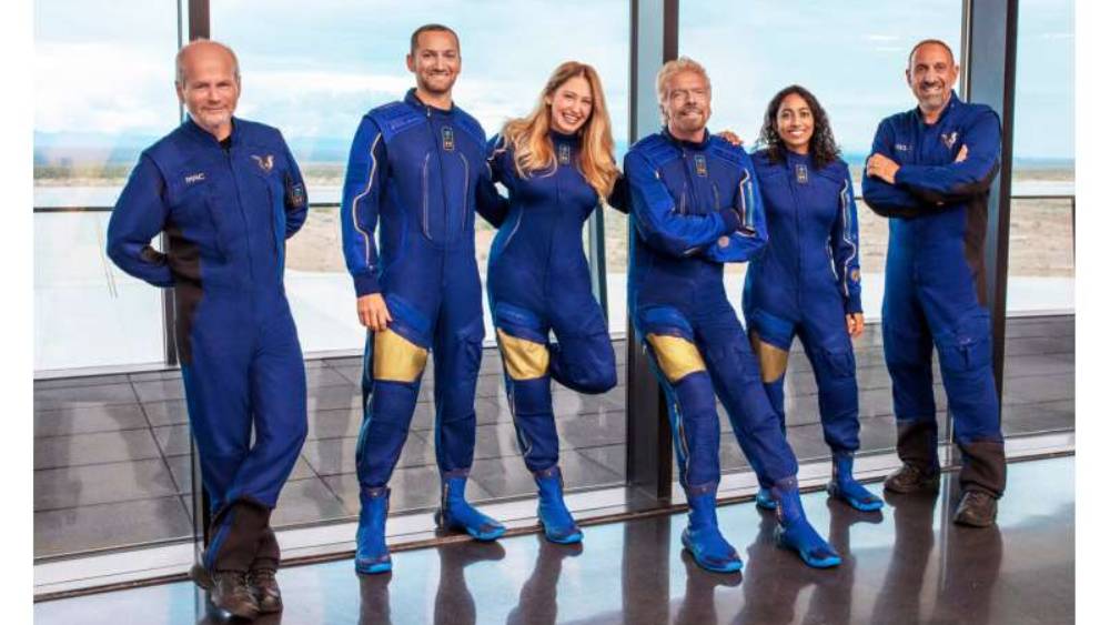 এই ৬ জন রবিবার যাচ্ছেন মহাকাশে।