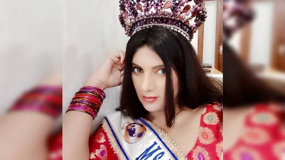 দেশের প্রথম রূপান্তরকামী সুন্দরী তিনি। দেশে তো বটেই বিদেশেও সৌন্দর্য প্রতিযোগিতায় অংশ নিয়ে আন্তর্জাতিক খেতাব জিতেছেন। একবার নয় সাত বার। তবু উপার্জনের জন্য এখনও নিয়মিত রাস্তায় দাঁড়াতে হয় তাঁকে।
