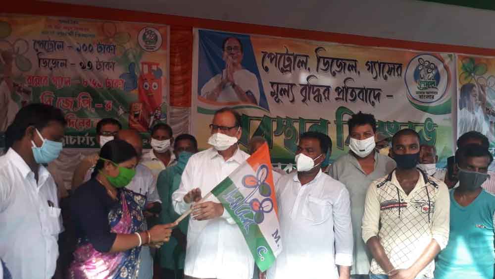 Panchayat Head of Gabberia at Mandirbazar joins TMC dgtld