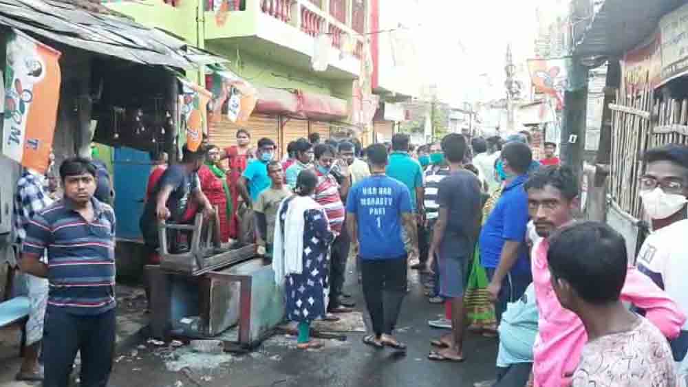 Trinamool gram panchayat member attacked while protesting against housewife's abuse dgtld