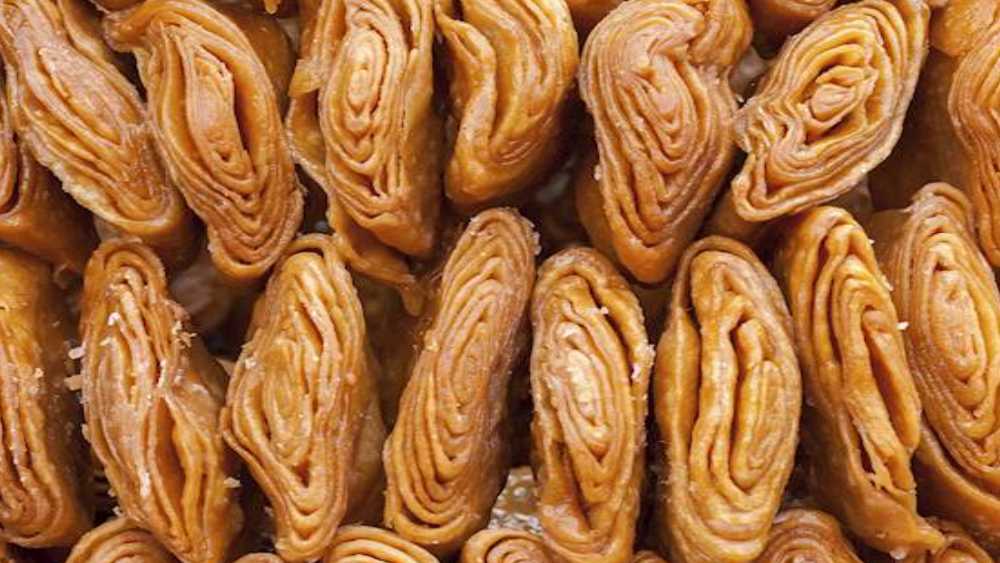 রথের দিনে খাজা খাওয়ার আনন্দই আলাদা। 