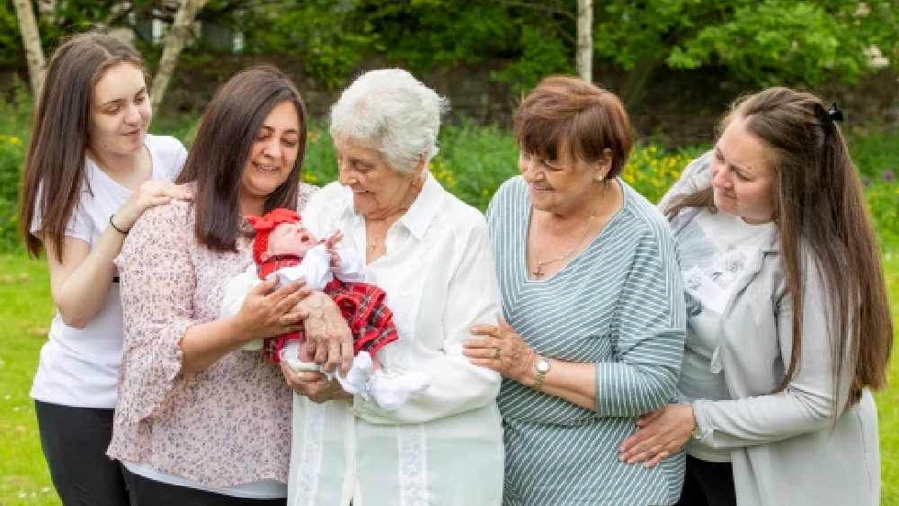 ৮৬ বছর বয়সে তাঁর ষষ্ঠ প্রজন্মের উত্তরসূরিকে নিয়ে নিজেকে ভাগ্যবতী বলে মন্তব্য করেছেন মারি। জানিয়েছেন এত বড় একটা পরিবার পেয়ে তাঁর সুখের শেষ নেই। এখানে কেউ না কেউ কখনও না কখনও পাশে থাকবেই।