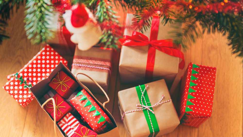 মারি জানিয়েছেন, তাঁর এই ক্রমবর্ধমান পরিবারে একটাই অসুবিধা হতে পারত। বড়দিন এবং জন্মদিনে উপহার কেনা। কারণ তেমন হলে বছরের বেশির ভাগ দিন এবং অর্থ উপহার কিনতেই চলে যেত। তবে তাঁর পরিবার তাঁকে সেই দায়িত্ব থেকে রেহাই দিয়েছে।