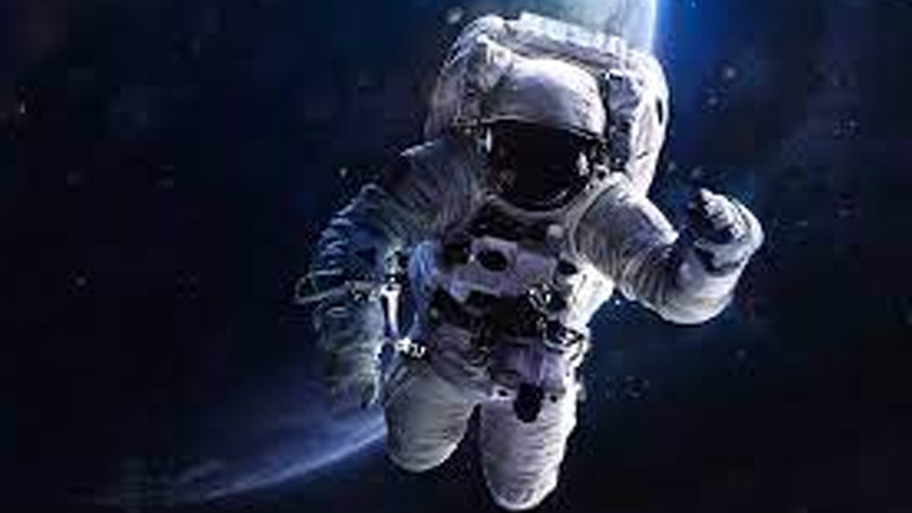 এই পদ্ধতির প্রথম ব্যবহার শুরু করে নাসা। মহাকাশ থেকে ফিরে আসা নভশ্চরদের ত্বকের মেরামতি করতে এই থেরাপিরই সাহায্য নিয়ে থাকে তারা।