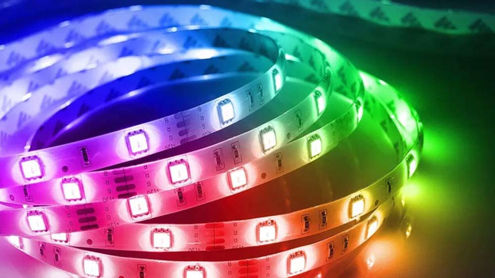 এলইডি হল ‘লাইট এমিটিং ডায়োড’। কমবয়সিদের মধ্যে এই থেরাপি ক্রমে জনপ্রিয় হয়ে উঠছে।