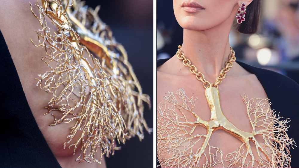 বক্ষ আবরণ হিসেবে বেলা ব্যবহার করেছিলেন একটি নেকলেস। জালের কাজ করা সোনালি রঙের ওই নেকলেসের নকশাটি ফুসফুসের আদলে। তাতে অজস্র জলের বিন্দুর মতো ছোট ছোট পাথর বসানো। 