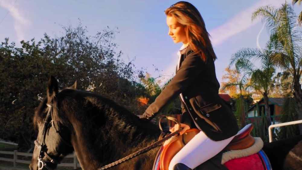 বেলা অলিম্পিকসে ইকোয়েস্ট্রিয়ান (অশ্বারোহী) হওয়ার প্রস্তুতি নিচ্ছিলেন। ২০১৬ সালের অলিম্পিকসের প্রস্তুতি শুরুও করেছিলেন। তবে তার আগেই ব্যাকটেরিয়াজনিত একটি অসুখে আক্রান্ত হন তিনি। অলিম্পিকসের স্বপ্ন আর ছোঁওয়া হয়নি তাঁর। 