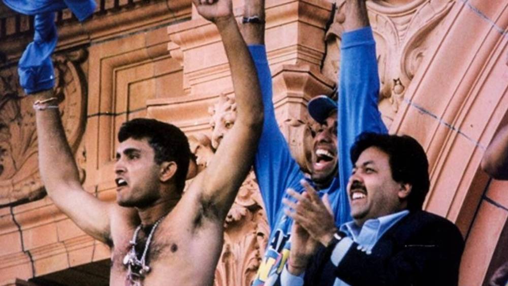 জামা খুলে সৌরভের উৎসব