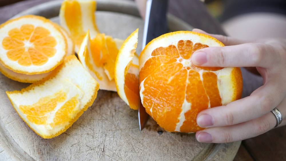 খোসা সমেত খান। 