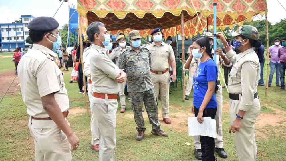 শারীরিক উচ্চতা ও ওজনের ক্ষেত্রেও নির্দিষ্ট যোগ্যতামান পার করতে হবে চাকরিপ্রার্থীদের। 