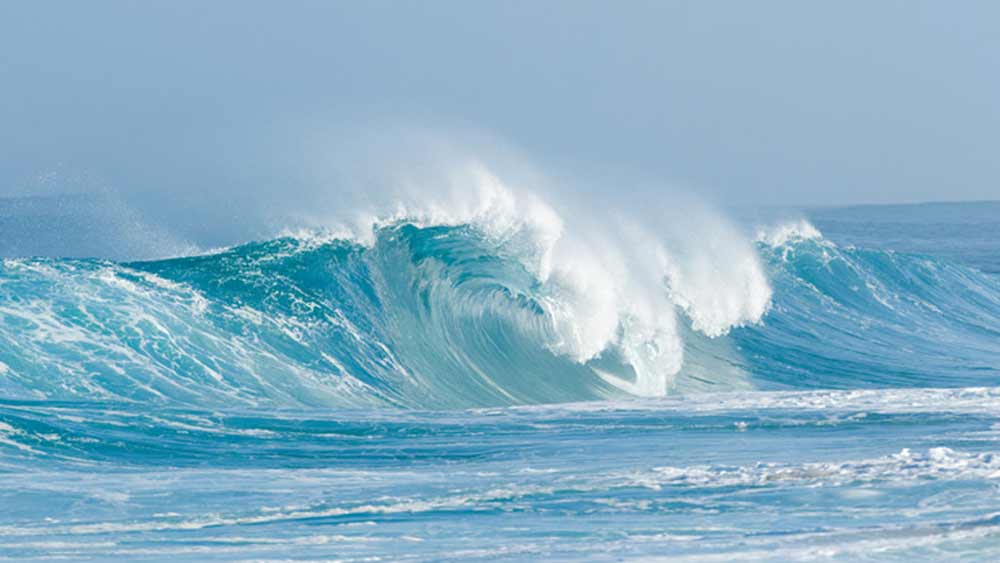 কখনও পৃথিবীর গতি সামান্য বেড়ে যায় আবার কখনও সামান্য কমেও যায়। জোয়ার-ভাটা, অগ্ন্যুৎপাত এই সমস্ত প্রাকৃতিক ঘটনাবলীই এর জন্য দায়ী।