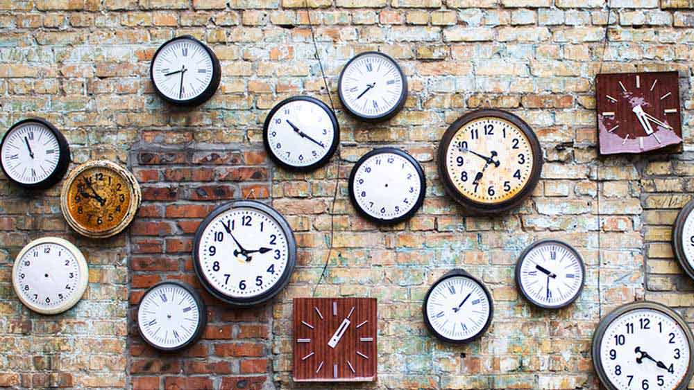 পৃথিবী নিজের অক্ষের চারপাশে একপাক দিতে যে ২৪ ঘণ্টা সময় নিয়ে থাকে তার উপর ভিত্তি করেই আন্তর্জাতিক সময় নির্ধারণ করা হয়। ২৪ ঘণ্টায় ৮৬ হাজার চারশো সেকেন্ড রয়েছে।