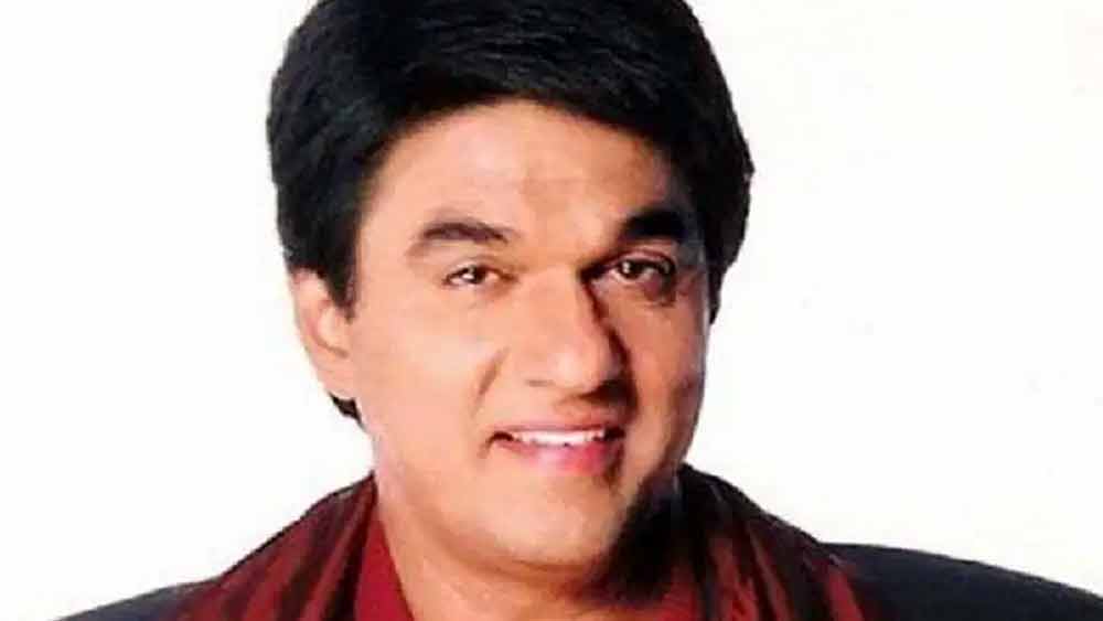 ওই ছবির চিত্রনাট্যের সঙ্গে অমিতাভ বচ্চনের ‘আদালত’ ছবির অনেকটাই মিল ছিল। তার উপর মুকেশের কণ্ঠস্বরও ছিল অমিতাভের মতোই। যে কারণে প্রথম থেকেই ইন্ডাস্ট্রিতে তাঁকে নিয়ে একটি নেগেটিভ ধারণা গেঁথে গিয়েছিল।