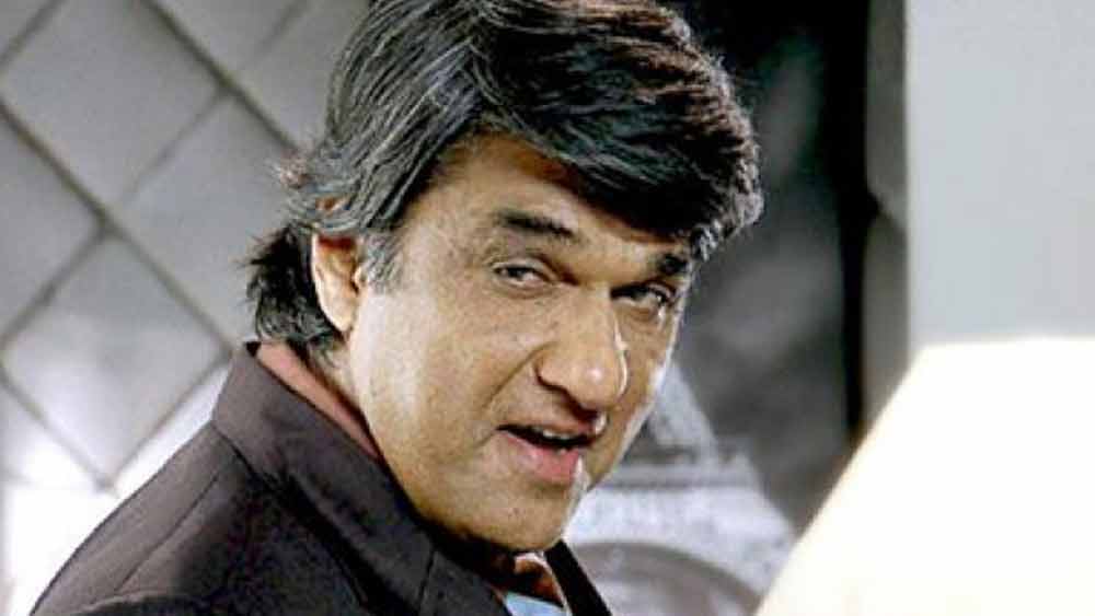 মনে করা হত, তিনি আসলে অমিতাভের নকল করেন। ইন্ডাস্ট্রিতে ব্যঙ্গ করে তাঁকে ‘গরিবের অমিতাভ’ বলে ডাকা হতো। শুরু থেকেই দাগ পড়ে গিয়েছিল তাঁর উপর। এতে অনুঘটকের কাজ করেছিল যখন পর পর তাঁর প্রথম চারটি ছবিই মুখ থুবড়ে পড়ে।