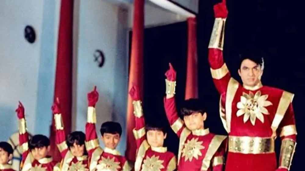 সব কিছুর সঙ্গে লড়াই করে যতটা পেরেছিলেন ‘শক্তিমান’-কে এগিয়ে নিয়ে গিয়েছিলেন তিনি। দূরদর্শনের সঙ্গে মনোমালিন্য হয়ে যাওয়ায় ধারাবাহিকের সম্প্রচার তাঁকে শেষমেশ বন্ধ করতে হয়।